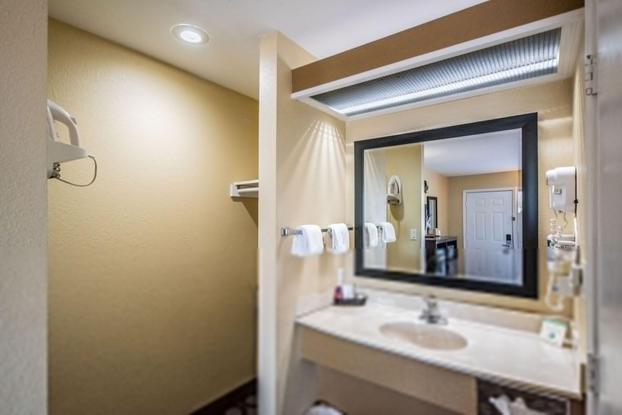 Relax Inn And Suites Kuttawa Екстериор снимка